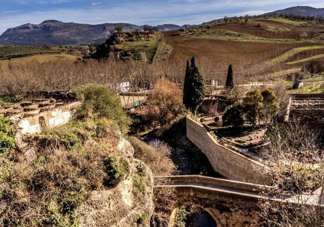 Die arabische Brücke stammt aus dem 13. Jahrhundert.