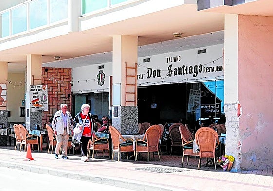 Ein Pfeiler am Restaurant verhinderte ein noch größeres Unglück.