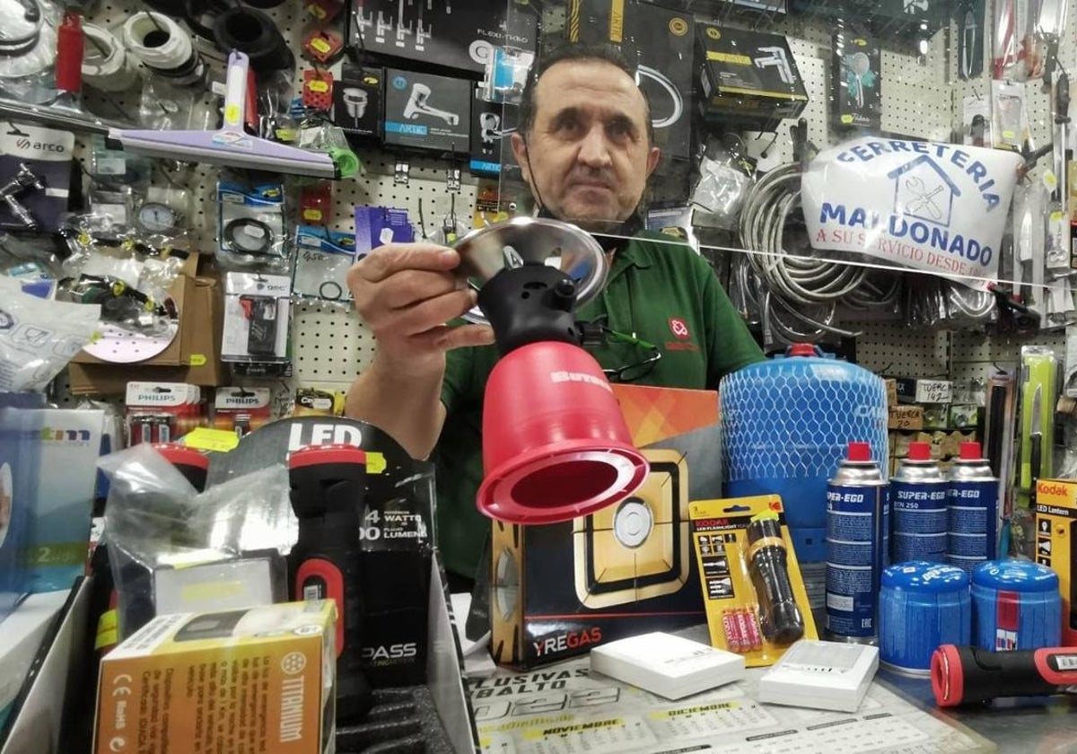 Stromausfall-Hysterie «erschöpft» Campinggas und batteriebetriebene Radios in Málaga