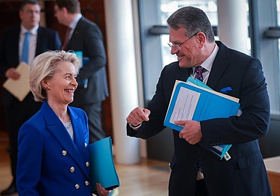 EU-Präsidentin Von der Leyen mit Handelskommissar Sefcovic.
