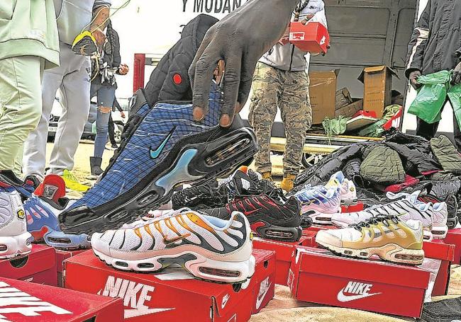 Vor allem Jüngere kaufen Sportschuhe.