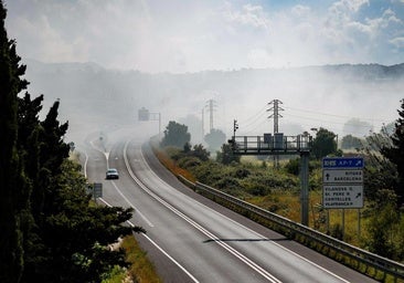 Die durch den Brand verursachte Rauchwolke am Samstag.
