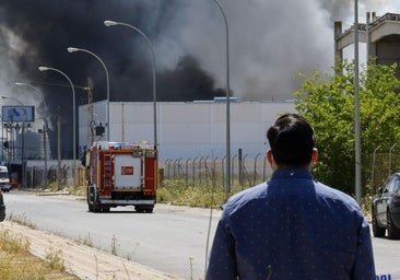 Der Brand ereignete sich in einer Lagerhalle im Industriegebit von Alcalá de Guadaíra.