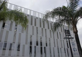 Fassade des Rathauses von Alhaurín de la Torre.
