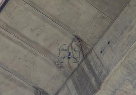 Die Inspektionsdrohne unter einem der AP-7-Viadukte.
