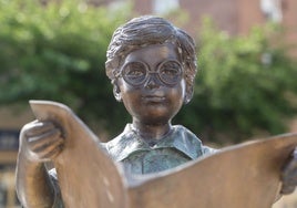 Die in dem Kreisverkehr aufgestellte Statue.