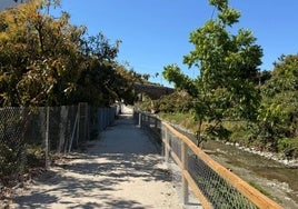 Der neue Fußgängerweg zum Sportkomplex in Árchez.