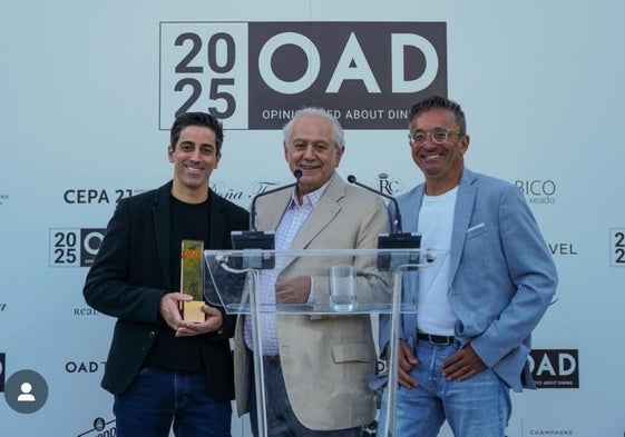 Pablo und José Sánchez mit Steve Plotnicki.