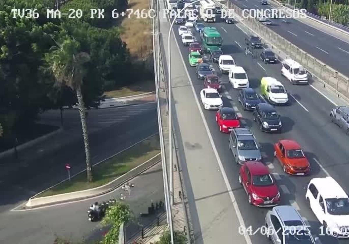 Ein Toter und kilometerlange Staus nach Zusammenstoß zwischen einem Auto und einem Motorrad in Málaga