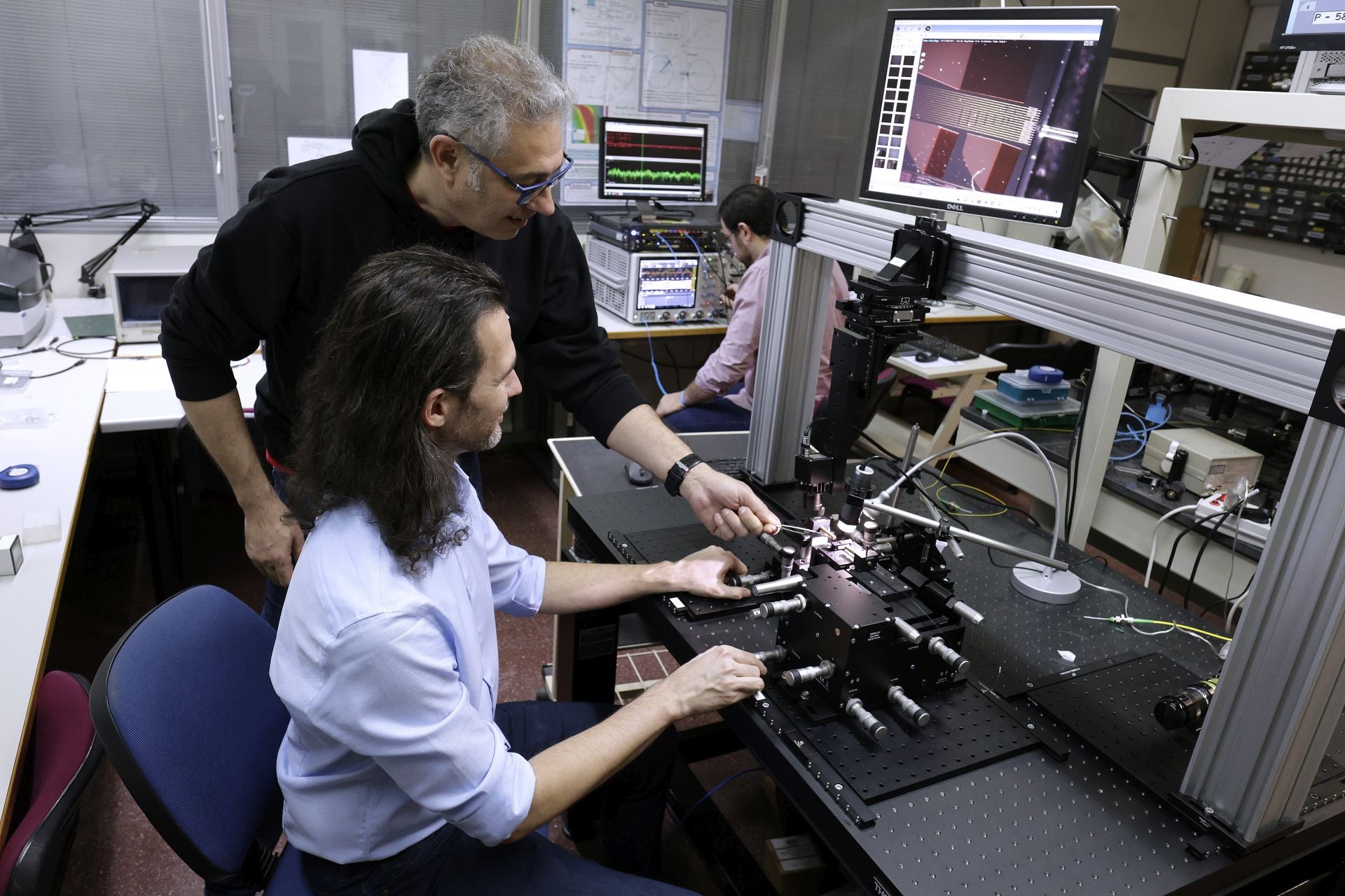 Mitarbeiter der Startup AGPhotonics in Málaga.