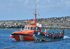 Archivfoto eines Flüchtlingsboots.