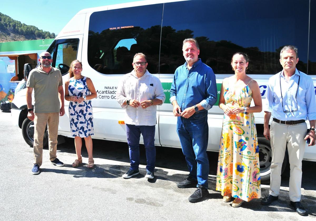 Der Shuttle-Bus zum Nacktbadestrand.