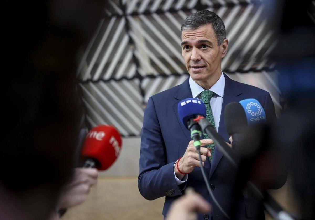 Pedro Sánchez bei einer Pressekonferenz.