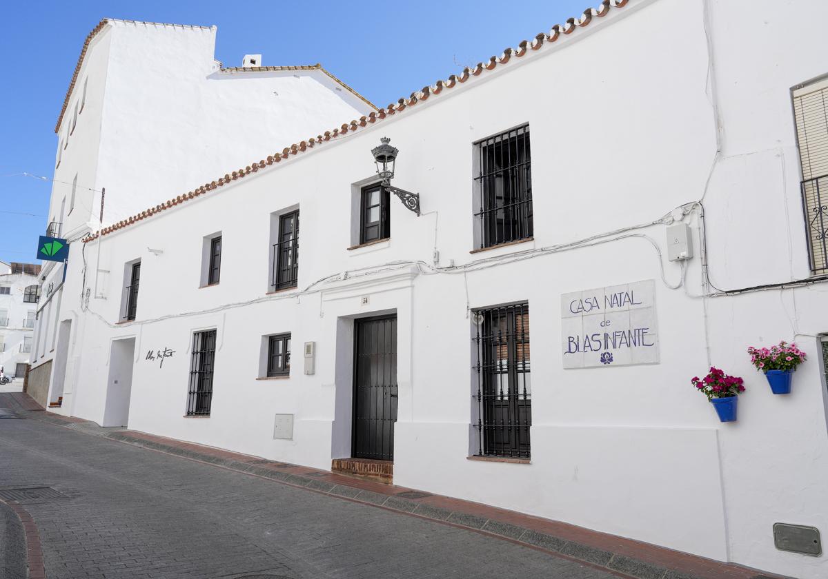 Fassade der Casa Natal de Blas Infante in Casares.