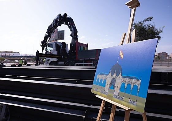 Ein Bild des neuen Eingangstors. Im Hintergrund die ersten Arbeiten zur Installation des Tores.