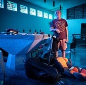 Bernardo mit dem Spielzeug seiner Kinder