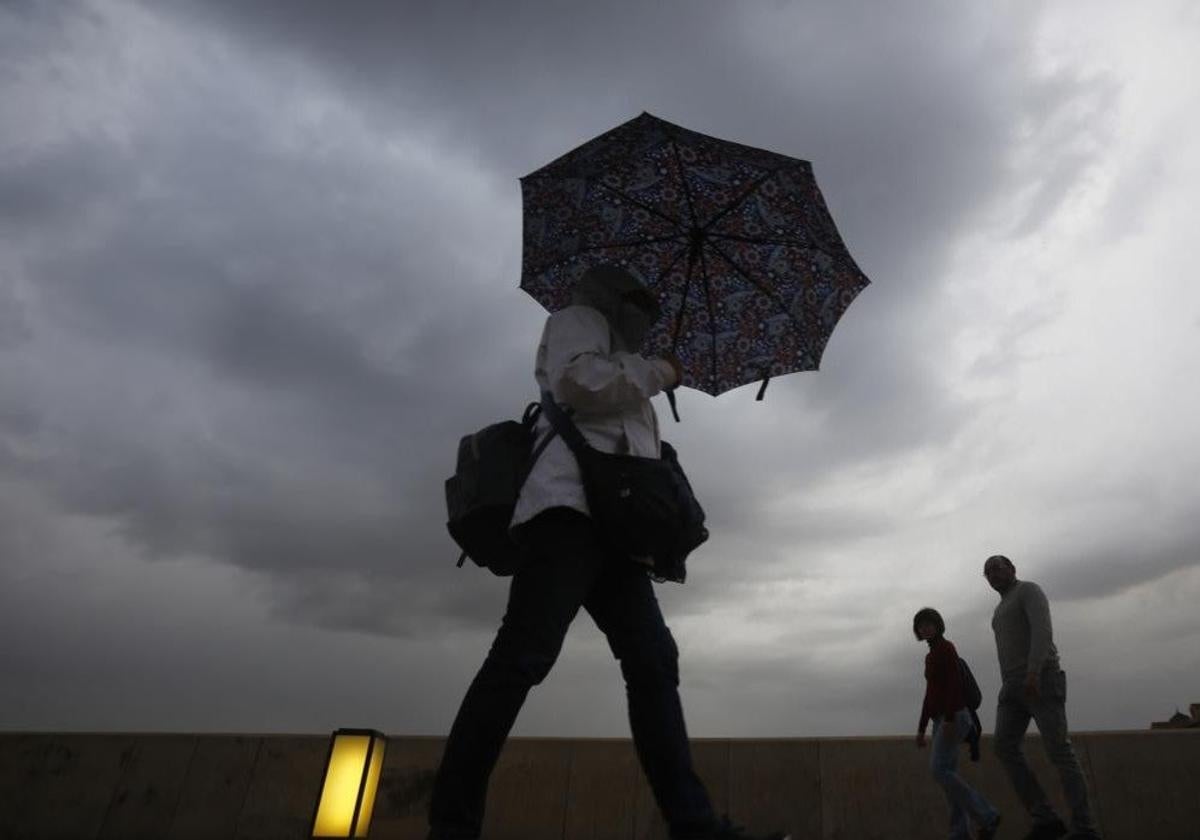 Ein Tiefdruckgebiet bringt am Freitag in Andalusien Gewitter mit sich: Für zwei Provinzen gilt eine gelbe Warnung