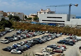 Das Grundstück wird derzeit bereits als Parkplatz genutzt.