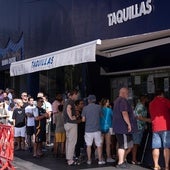 Die Fans stehen am Montag vor dem Ticketschalter in La Rosaleda Schlange.
