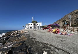 Einheimische am Strand von Castillo de Baños.