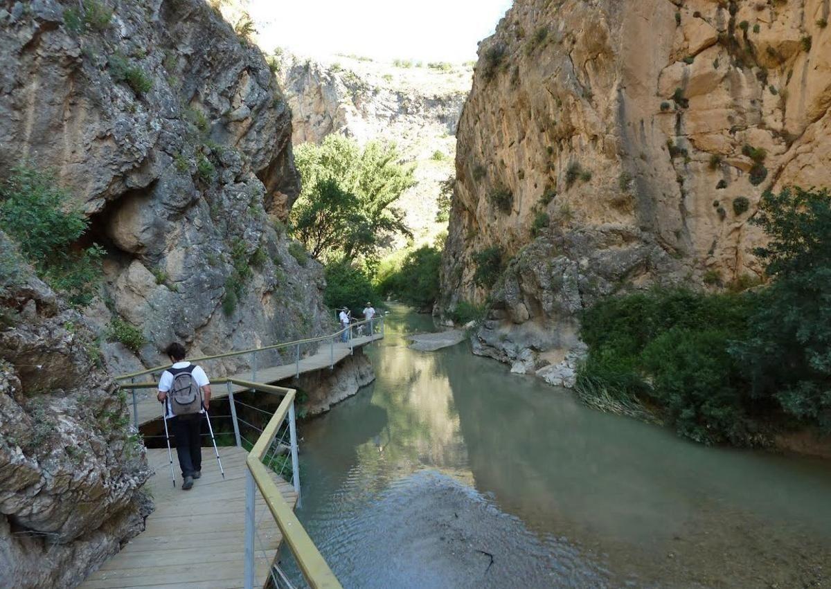 Imagen secundaria 1 - Höhlenmalereien, kühles Wasser und viel Natur - ein Rundweg in Moclín in der Provinz Granada