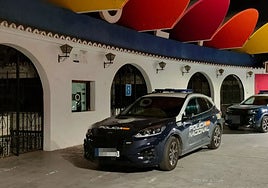 Streifenwagen der Nationalpolizei vor Tivoli World.