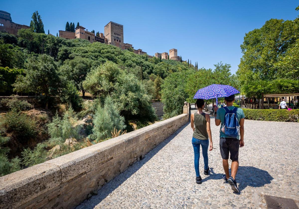 Hitze herrscht auch in Granada.