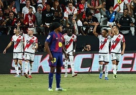 Die Spieler von Rayo feierten das Tor von Fran Pérez.