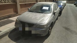 Eines der verlassenen Autos in Torrox.