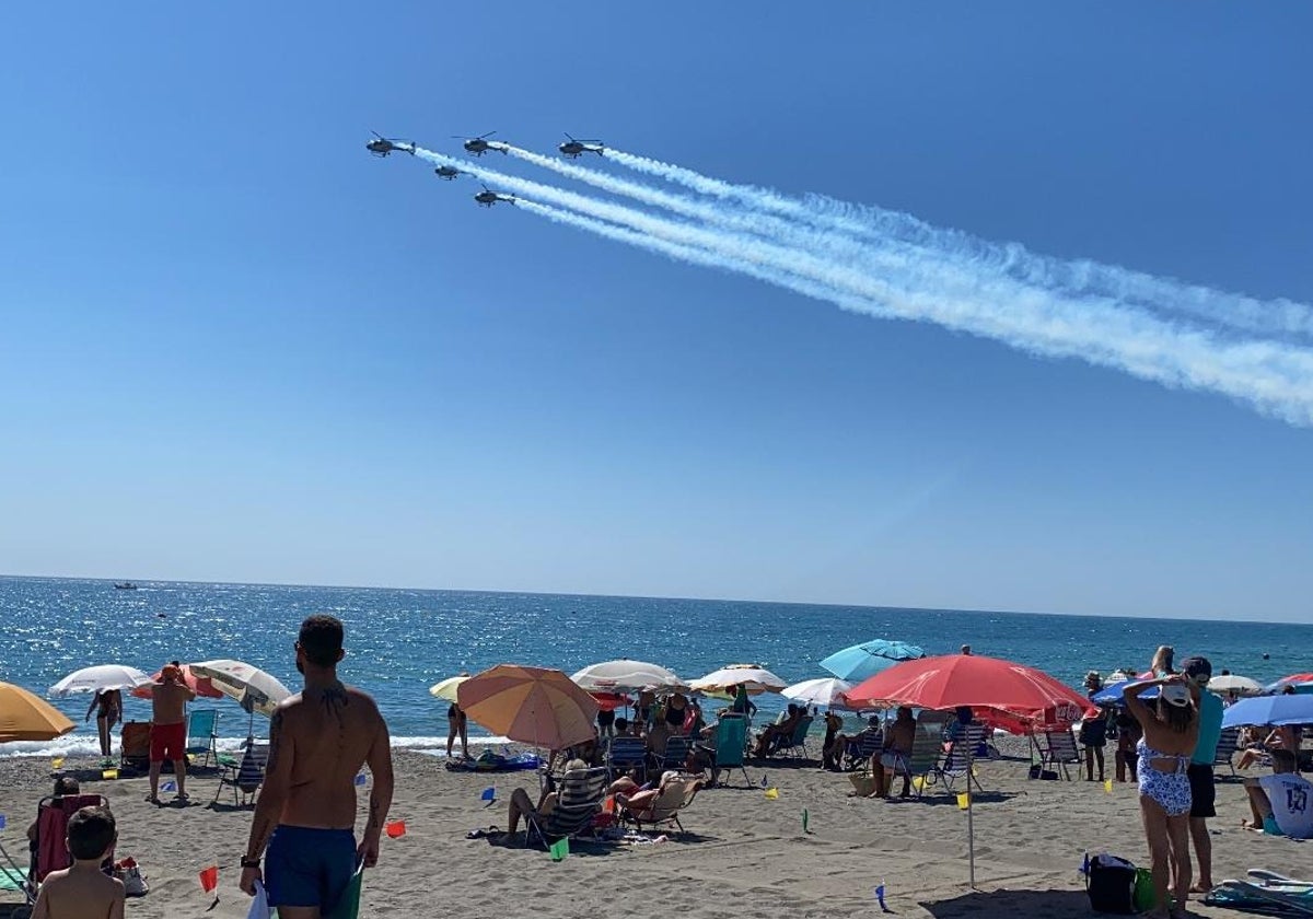 Zahreiche Zuschauer verfolgten die Flugshow im vergangenen Jahr vom Strand von Torre del Mar aus.