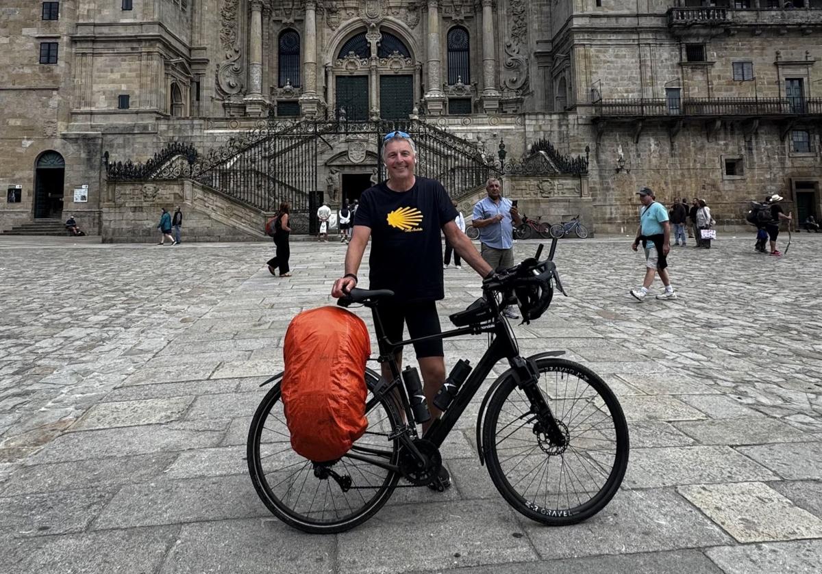 Imagen principal - Vor der Kathedrale von Santiago de Compostela, Zwischenstopp, Eingangsbogen von Marbella