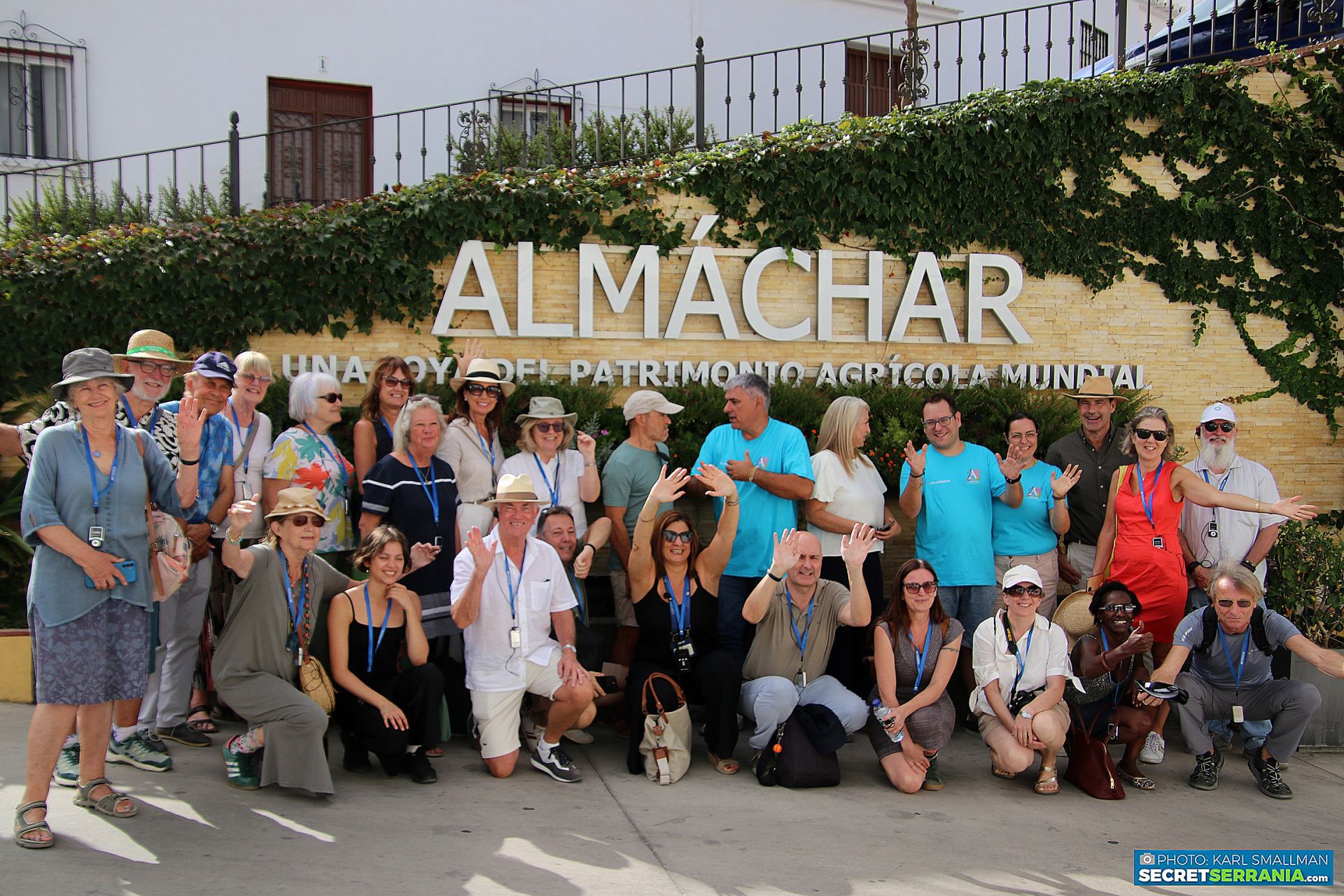 Imagen principal - Almáchar, Fiesta del Ajobnlanco, Besuch in einer Bodega.
