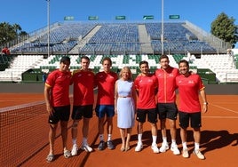 Die Bürgermeisterin von Marbella, Ángeles Muñoz, mit dem spanischen Davis-Cup-Team.