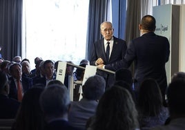 Bürgermeister Fransisco de la Torre im Gespräch mit dem SUR-Direktor Manolo Castillo.