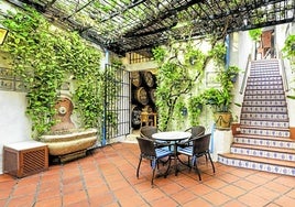 Das Restaurant besticht durch sein natürliches und historisches Dekor.