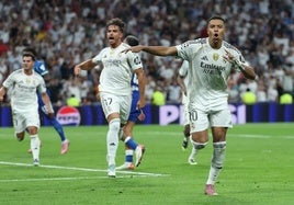 Kylian Mbappé, mit Asencio und Brahim im Hintergrund, feiert sein zweites Tor gegen Marseille.