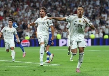 Kylian Mbappé, mit Asencio und Brahim im Hintergrund, feiert sein zweites Tor gegen Marseille.