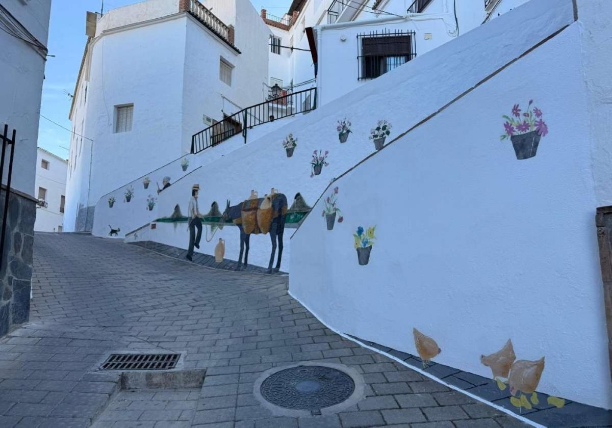Eines der Kunstwerke in den Straßen von Tolox.