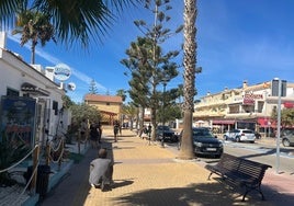 Die Strandpromenade von Benajarafe.