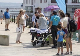 Hitzewelle in Santander im August: Ältere Frau muss medizinisch versorgt werden.
