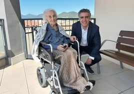 Maria Branyas mit Dr. Manel Esteller.