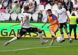 Der Torschuss von Dani Lorenzo in der 10. Minute des Spiels.