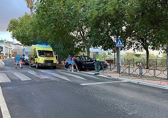 Spektakulärer Auffahrunfall in Arriate: vier Frauen verletzt