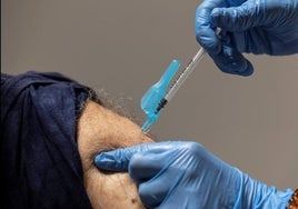 Impfungen bieten auch weiterhin Schutz vor einem schweren Krankheitsverlauf bei Corona.