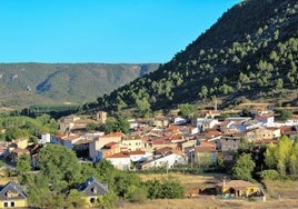 Blick auf El Recuenco, das Dorf in Guadalajara, das jemanden sucht, der die Dorfkneipe übernimmt.