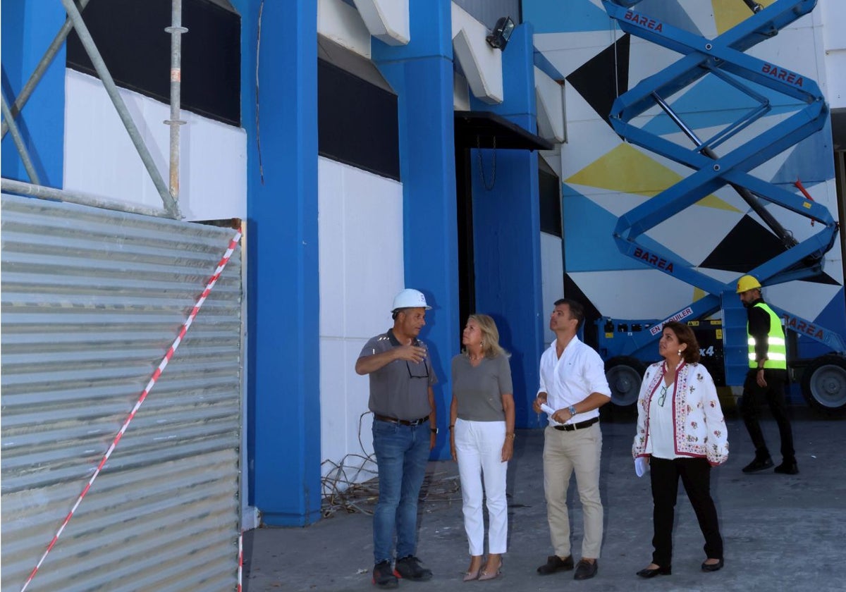Die Bürgermeisterin von Marbella auf der Baustelle des Messe- und Kongresszentrums Adolfo Suárez.