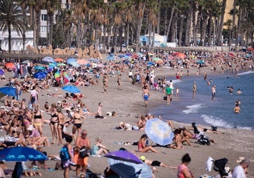 Volle Strände Mitte Oktober in Málaga.