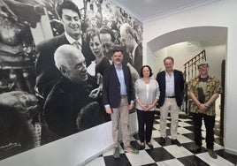 Antonio Pino, Kulturstadträtin Mariana Pineda, der Verantwortliche für städtische Museen, Luis Lafuente und Pepe Zapata (v.l.n.r.).