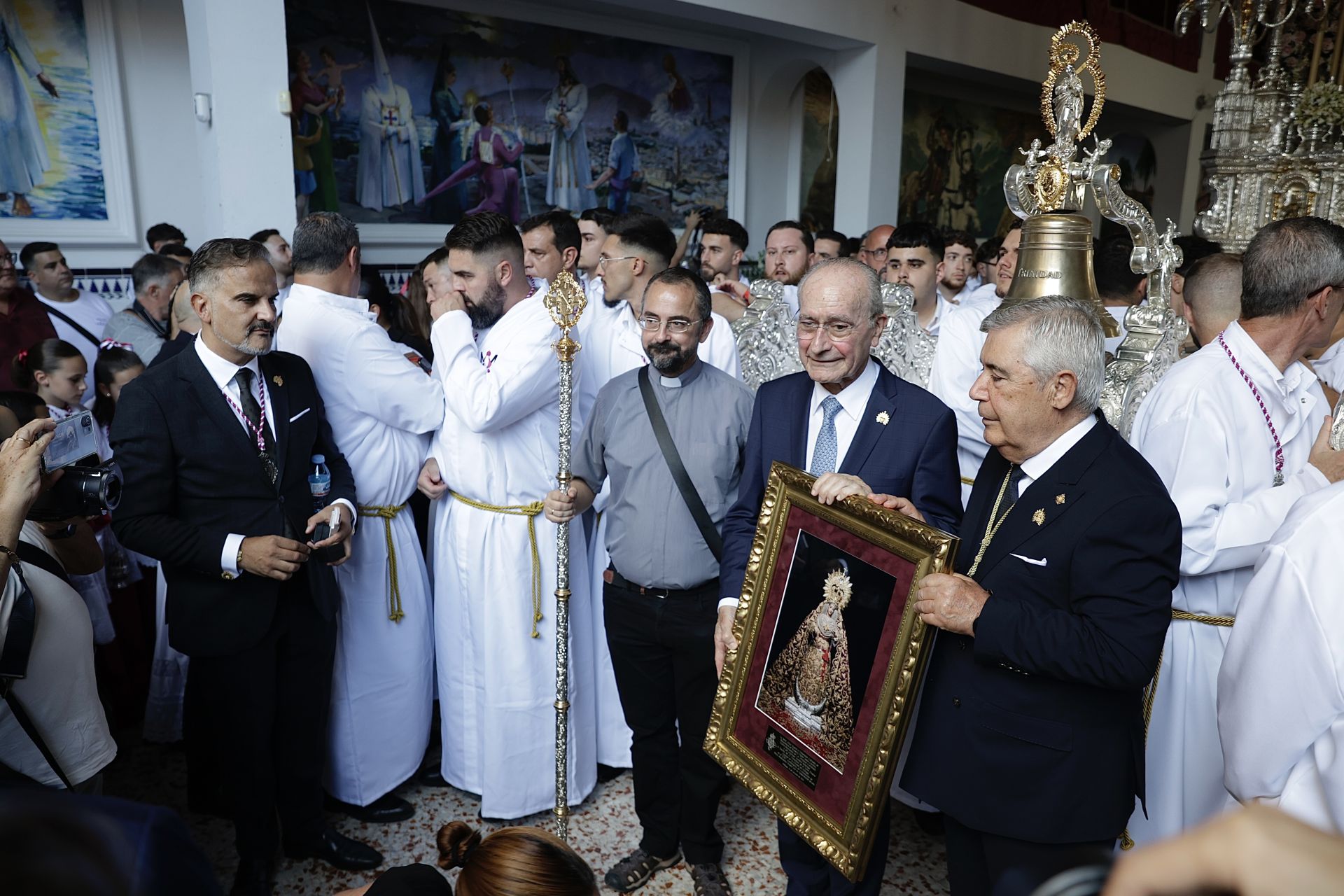 Tausende Zuschauer bei der Prozession der Virgen de la Trinidad in Málaga