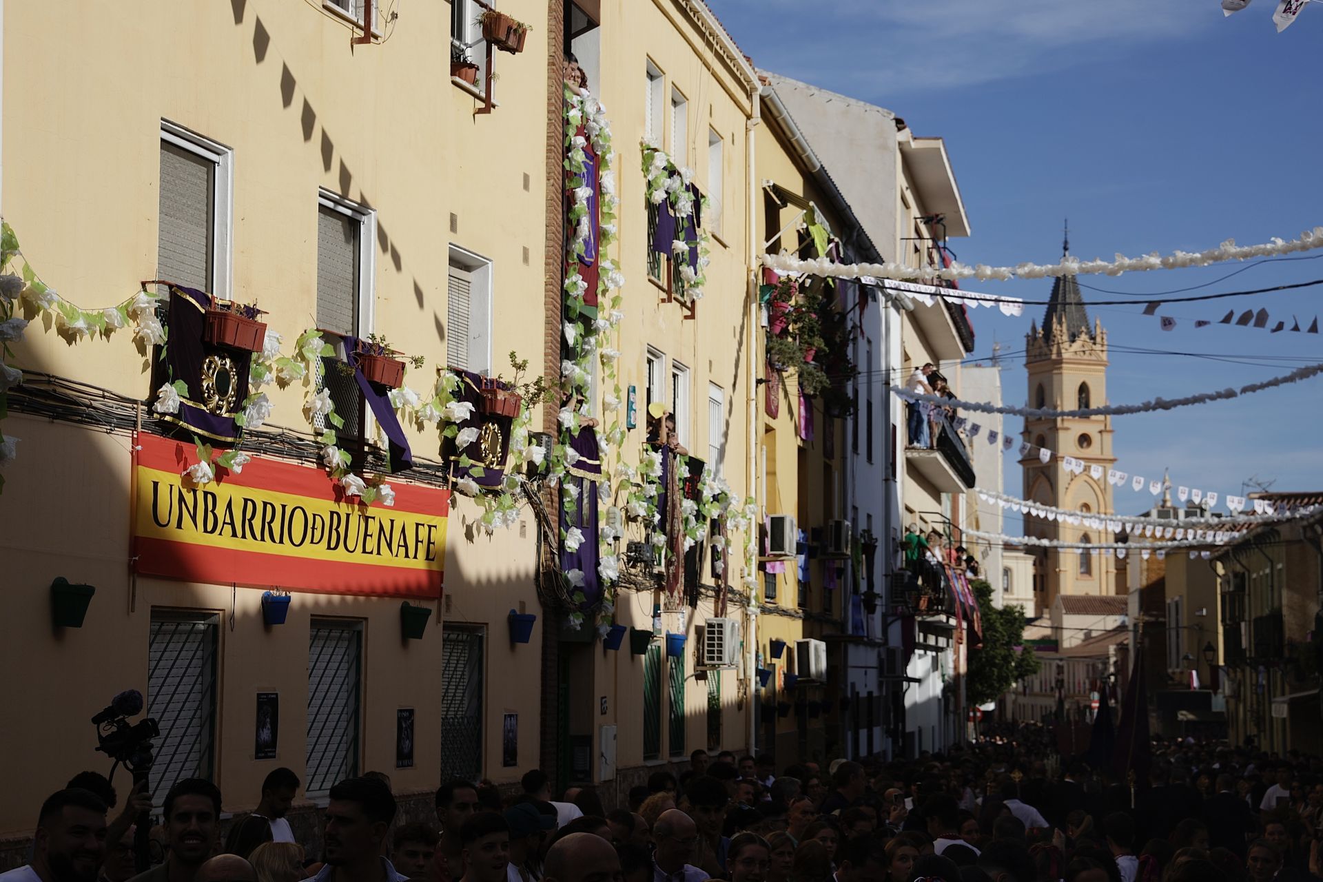 Tausende Zuschauer bei der Prozession der Virgen de la Trinidad in Málaga